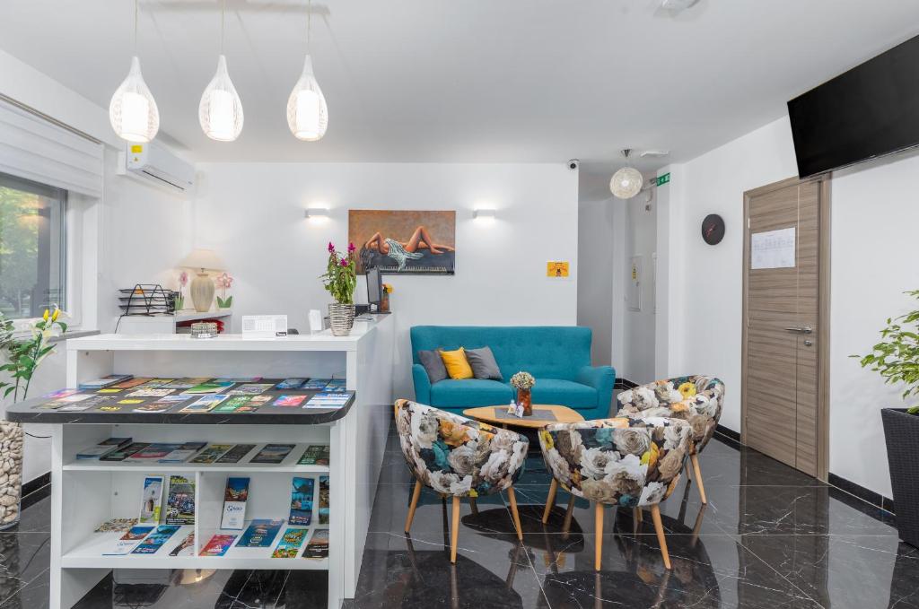 Marine Lux apartments - 12