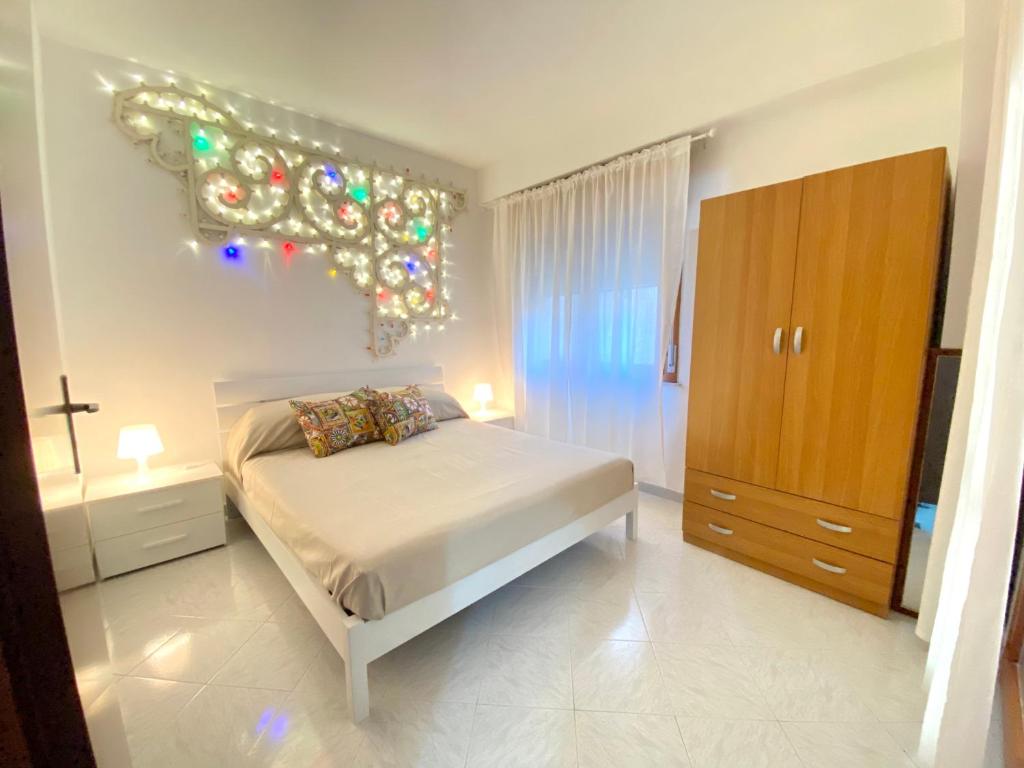 A bed or beds in a room at Casa Luminaria