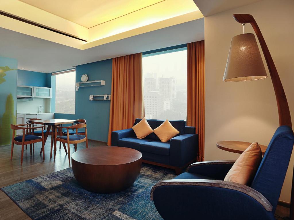Posezení v ubytování Mercure Jakarta Simatupang