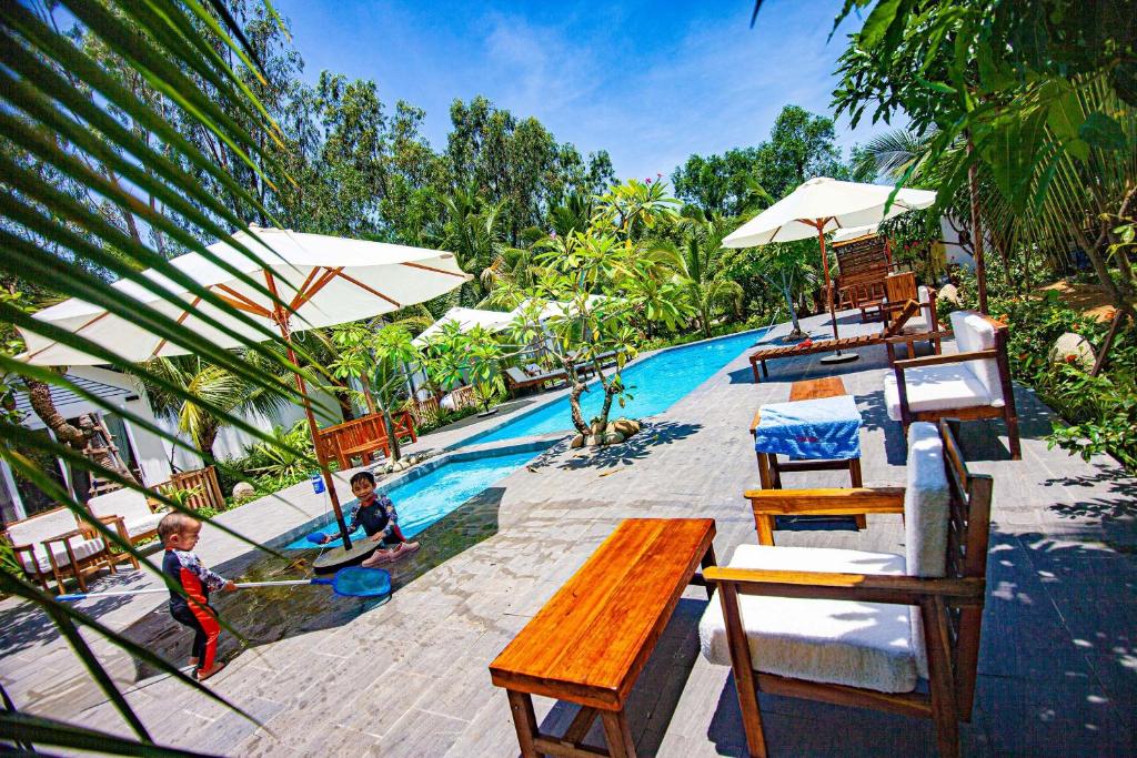 Majoituspaikassa Hoang Phuc resort tai sen lähellä sijaitseva uima-allas