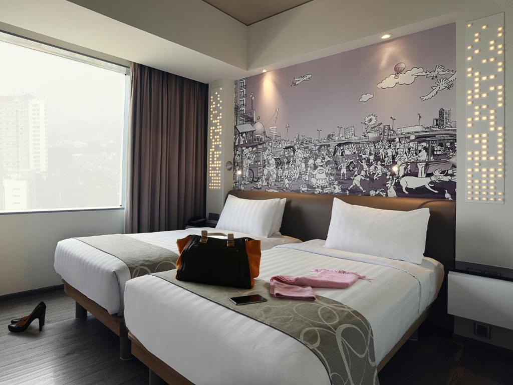 Postel nebo postele na pokoji v ubytování Mercure Jakarta Simatupang