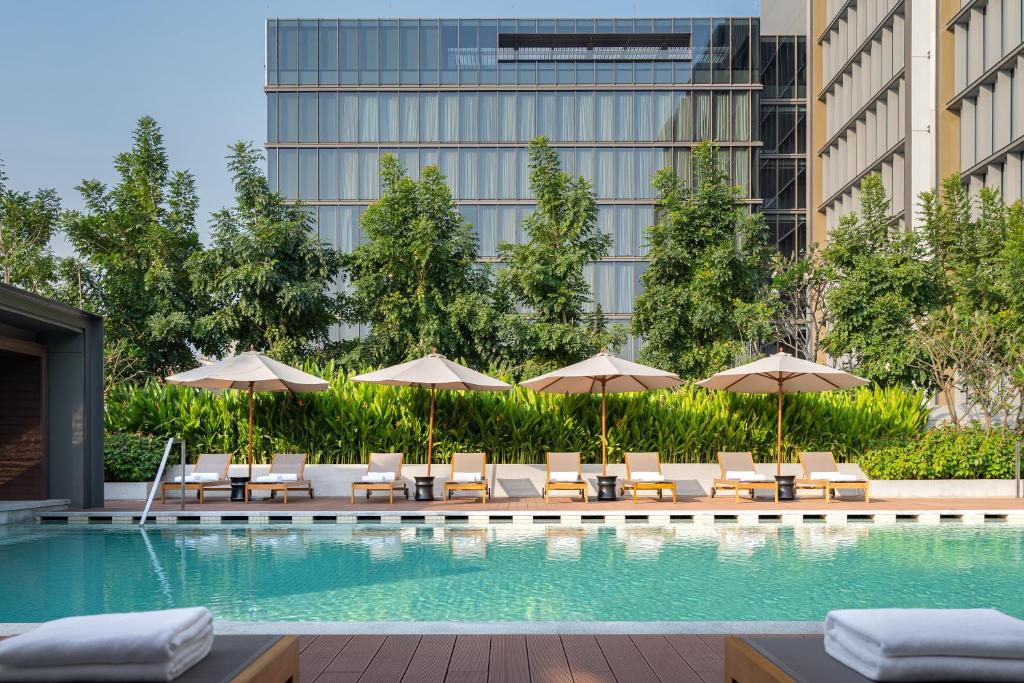 Hyatt Regency Phnom Penh tesisinde veya buraya yakın yüzme havuzu