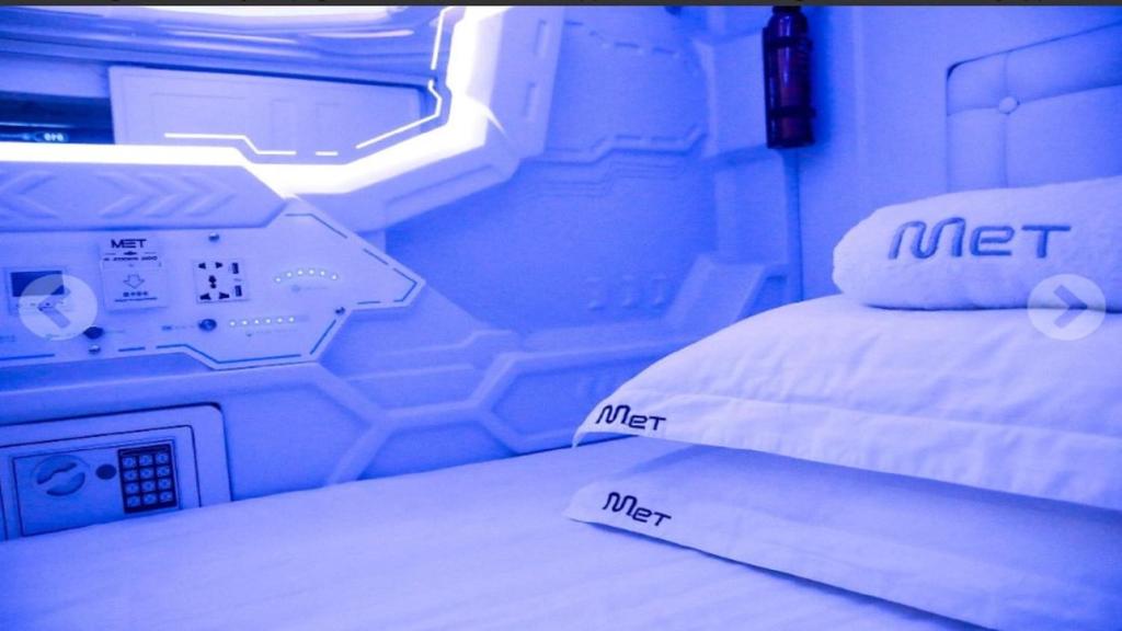 MET A Space Pod at Arab Street - Double Space Pod
