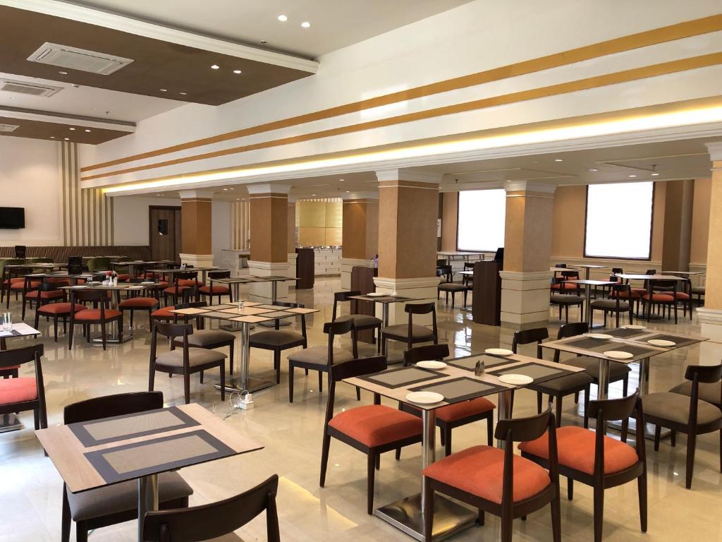 Restaurace v ubytování Starlit Suites Tirupati