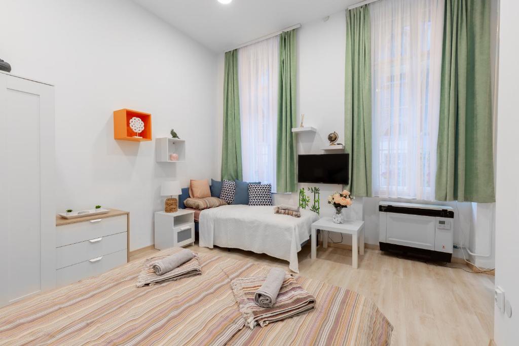 Televízia a/alebo spoločenská miestnosť v ubytovaní Apartment Colourful