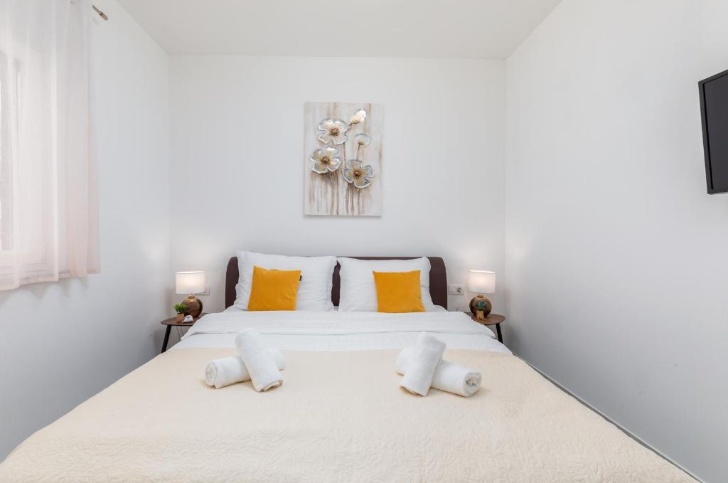 Marine Lux apartments - 18