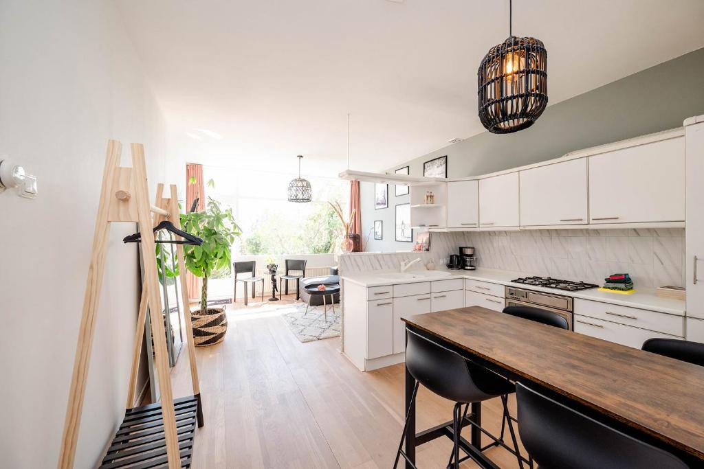 Amsterdam Beach Apartment 1, Private Garden - Apartamento De Dos Dormitorios
