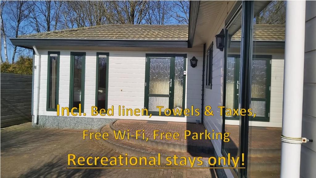 Φωτογραφία από το άλμπουμ του Ruim familie chalet tot 4 personen op de Veluwe Bungalowpark De Kern - All inclusive σε Putten
