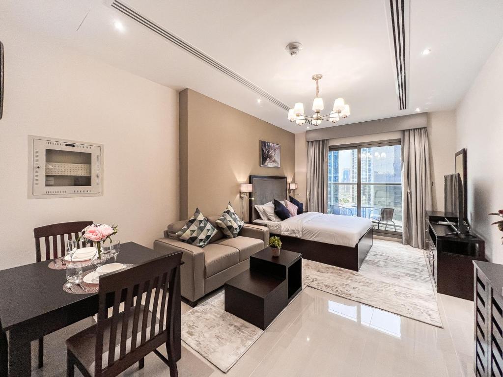 Postel nebo postele na pokoji v ubytování Luton Vacation Homes - Elite Residence Downtown, Dubai
