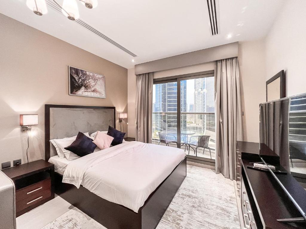TV a/nebo společenská místnost v ubytování Luton Vacation Homes - Elite Residence Downtown, Dubai