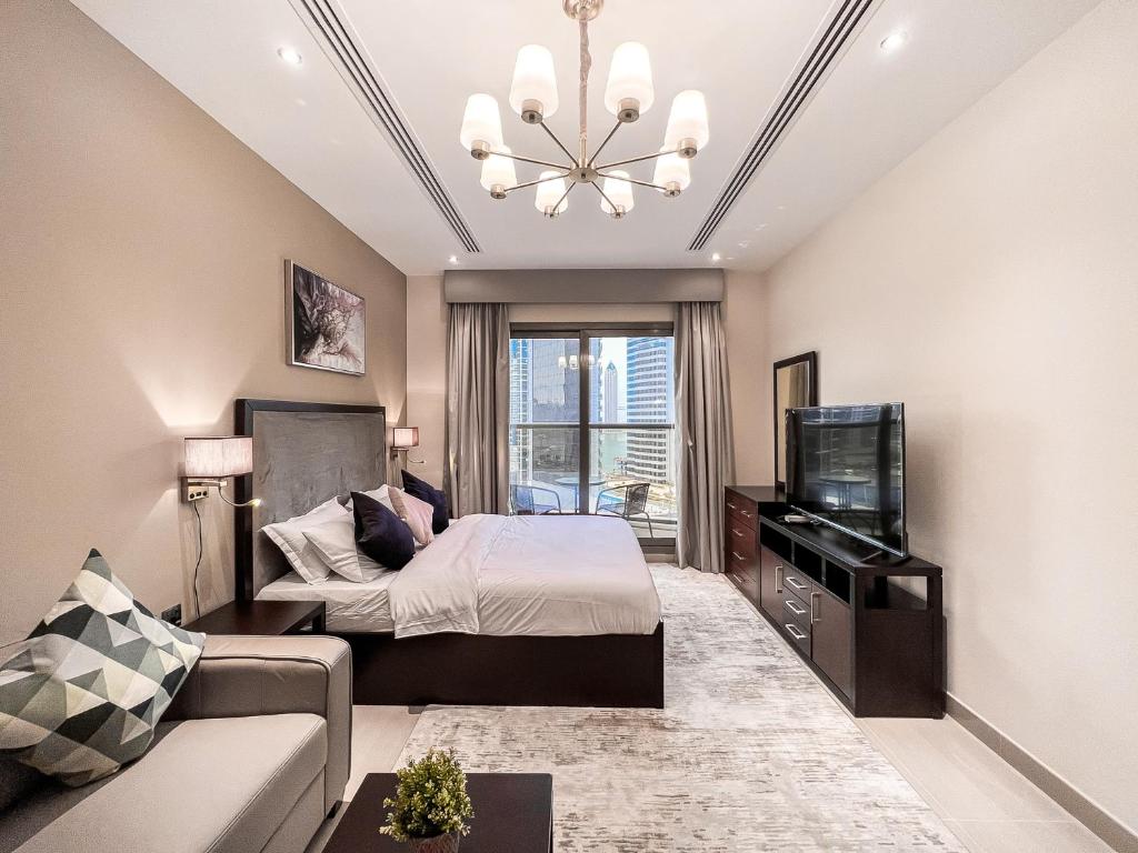 TV a/nebo společenská místnost v ubytování Luton Vacation Homes - Elite Residence Downtown, Dubai