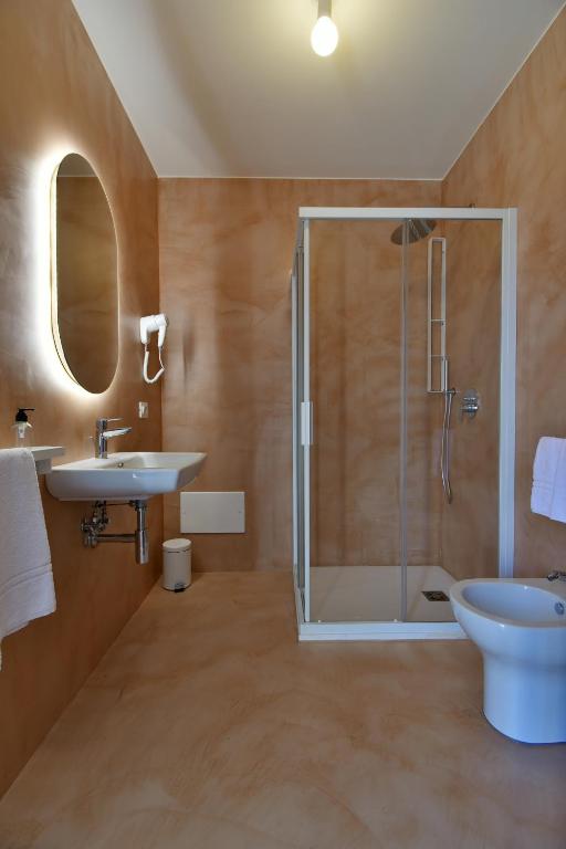 Koupelna v ubytování San Anton Hotel