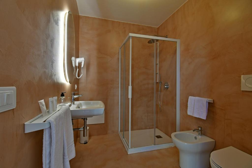Koupelna v ubytování San Anton Hotel