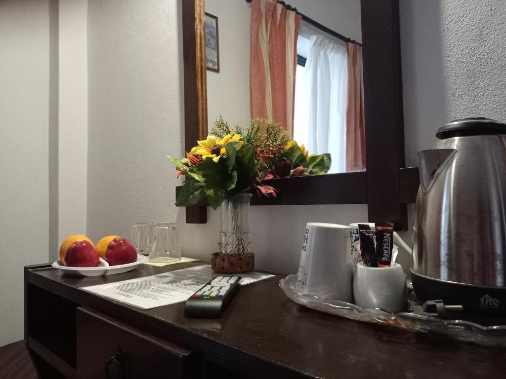 Příslušenství pro přípravu čaje a kávy v ubytování Elvira Hotel