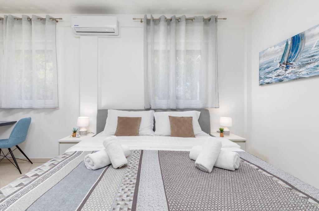 Marine Lux apartments - Deluxe Queen Studio