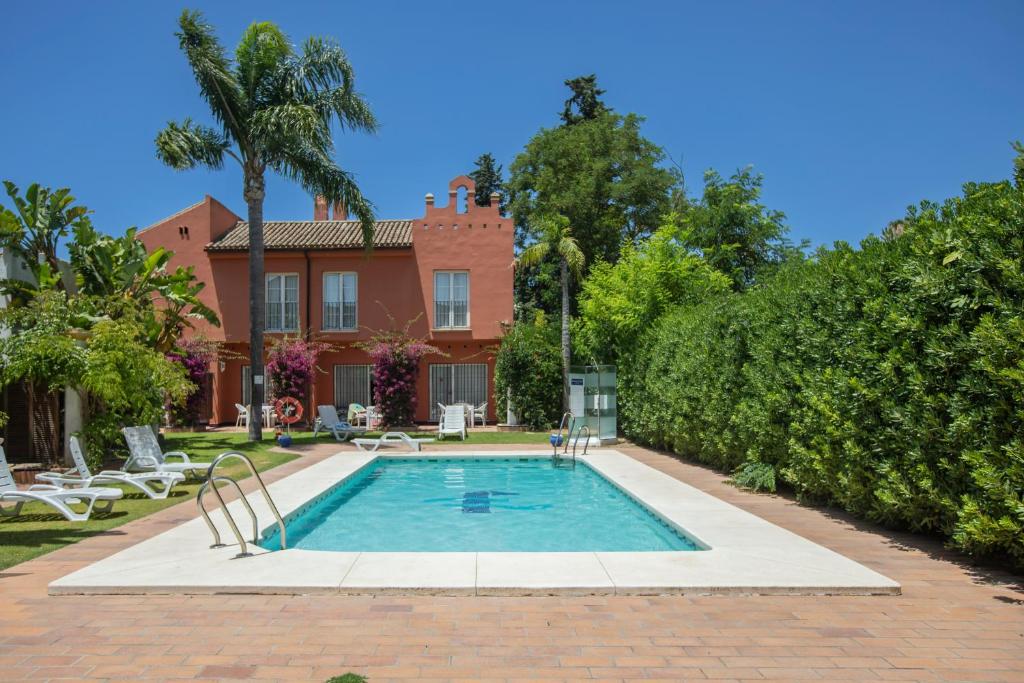 The swimming pool at or close to Apartamentos Soho Boutique Vistahermosa