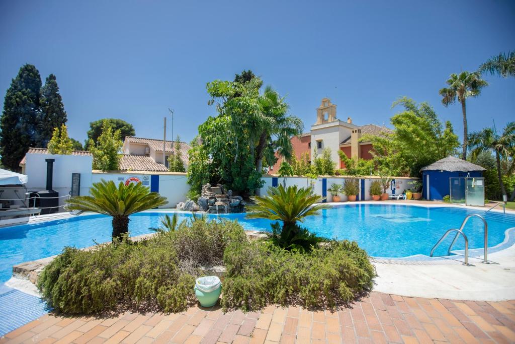 The swimming pool at or close to Apartamentos Soho Boutique Vistahermosa