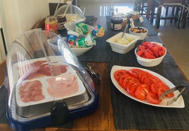 Jedlo v ubytovaní bed & breakfast alebo blízkom okolí