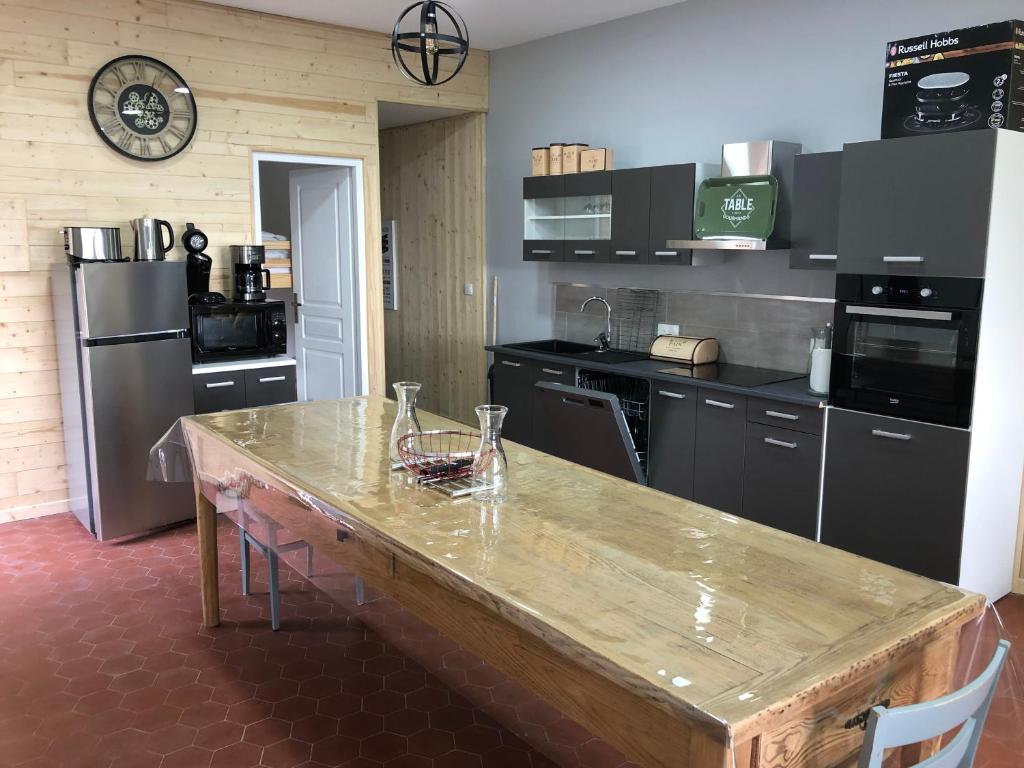 Cuisine ou kitchenette dans l'établissement appartement 10 couchages le lioran bord rando/ski