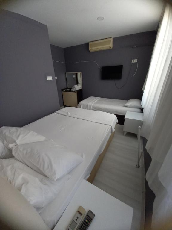 Postel nebo postele na pokoji v ubytování Dilmac Hotel