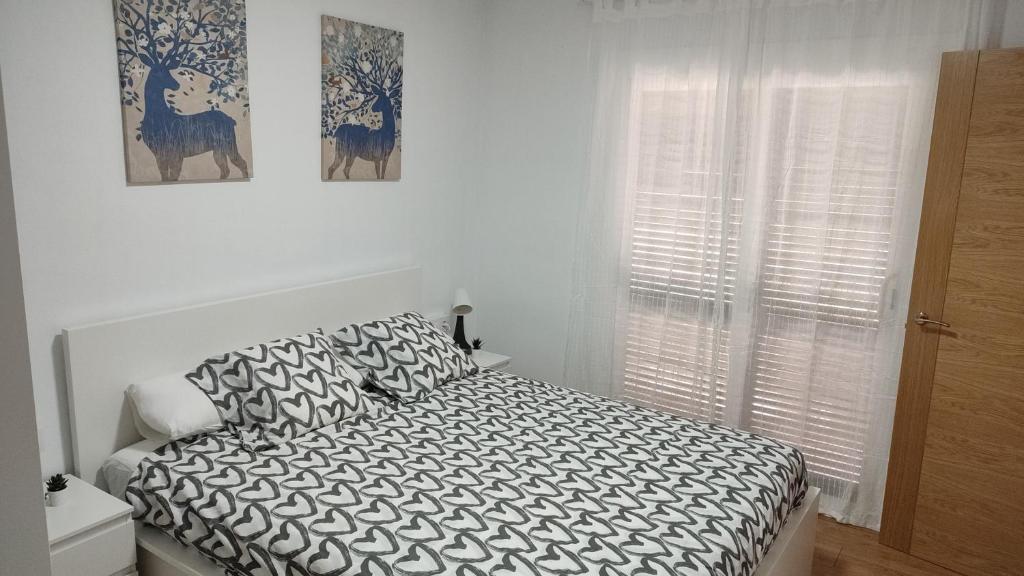 Posteľ alebo postele v izbe v ubytovaní Apartament Roses Platja-Ciutadella