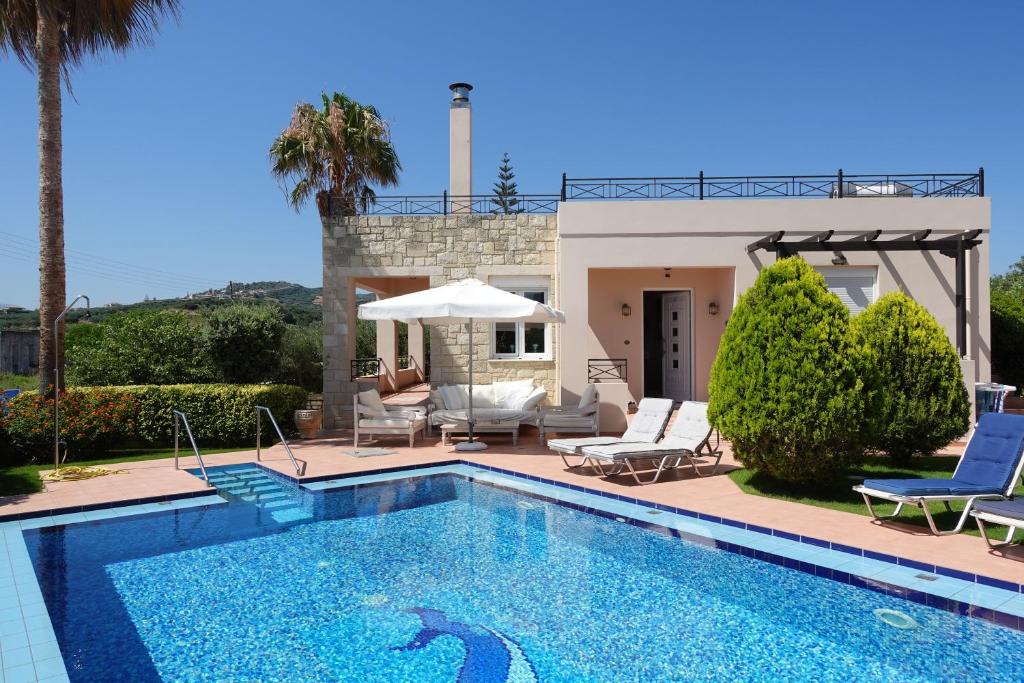 Bazén v ubytování Villa Harriet Maria with pool and ocean view Kolimbari, Chania nebo v jeho okolí