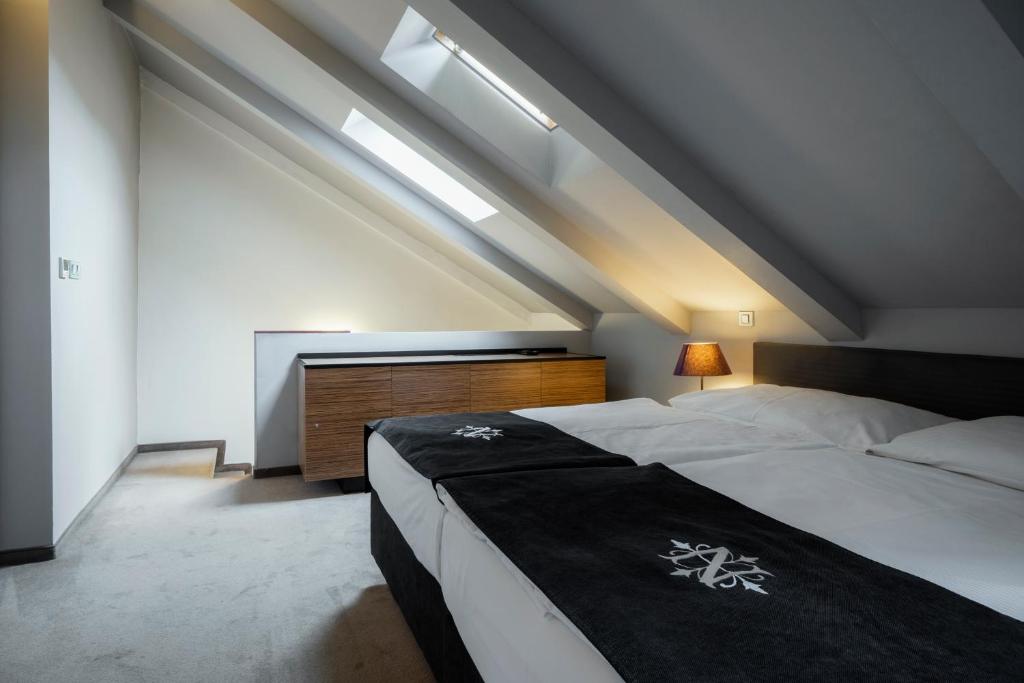 Postel nebo postele na pokoji v ubytování Hotel NOIR