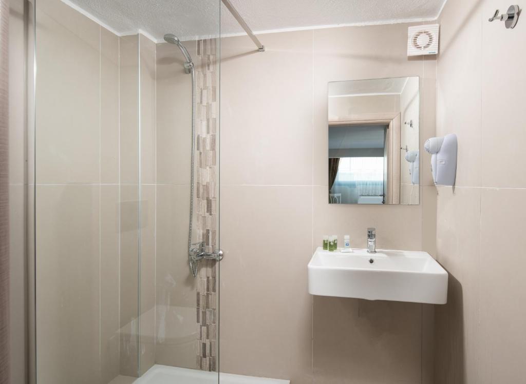 Koupelna v ubytování Mykoniatika Villas