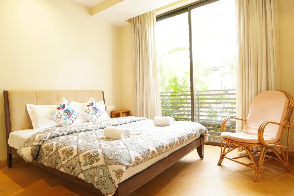 Postel nebo postele na pokoji v ubytování Iris by Le Pension Stays