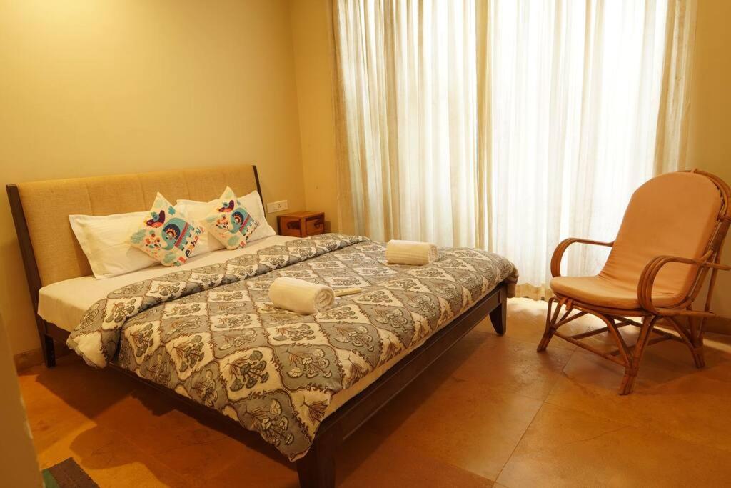 Postel nebo postele na pokoji v ubytování Iris by Le Pension Stays