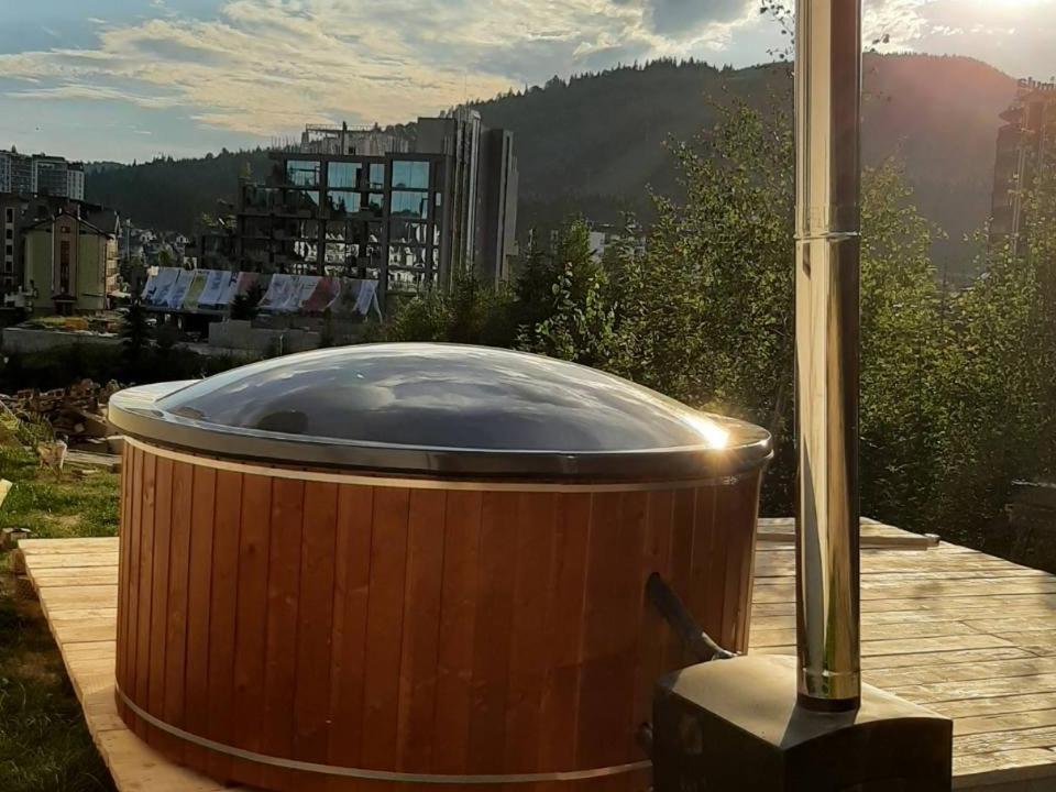 Nespecifikovaný výhled na hory nebo výhled na hory při pohledu z aparthotelu