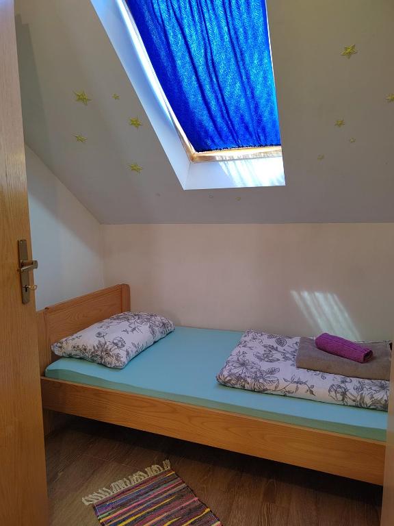 Posteľ alebo postele v izbe v ubytovaní Planinski kutak