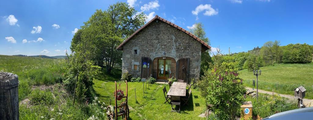 Foto dalla galleria di Jasserie Les Airelles a Saint-Anthème