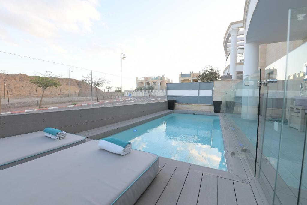 Bazén v ubytování Amdar Holiday Apartments with private pools nebo v jeho okolí