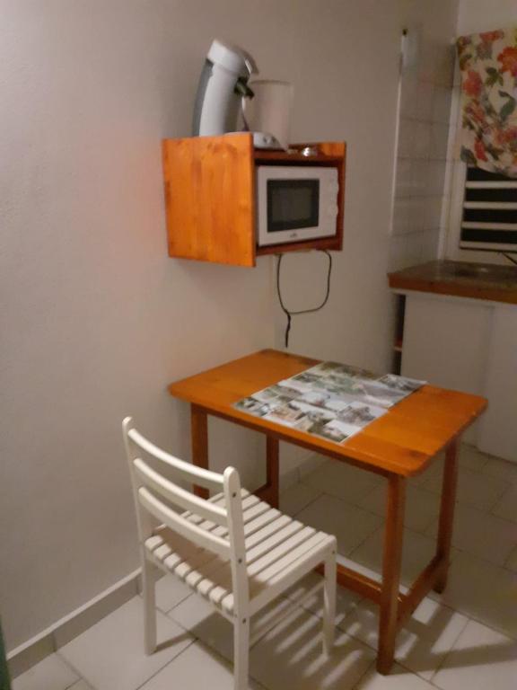 Kuchyň nebo kuchyňský kout v ubytování ARCHE DE L'ISLE