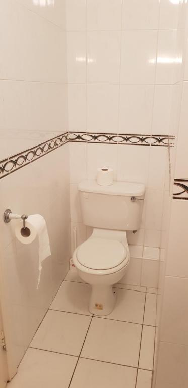 Koupelna v ubytování Beautiful 3 Bed Apartment with Balcony Sea View