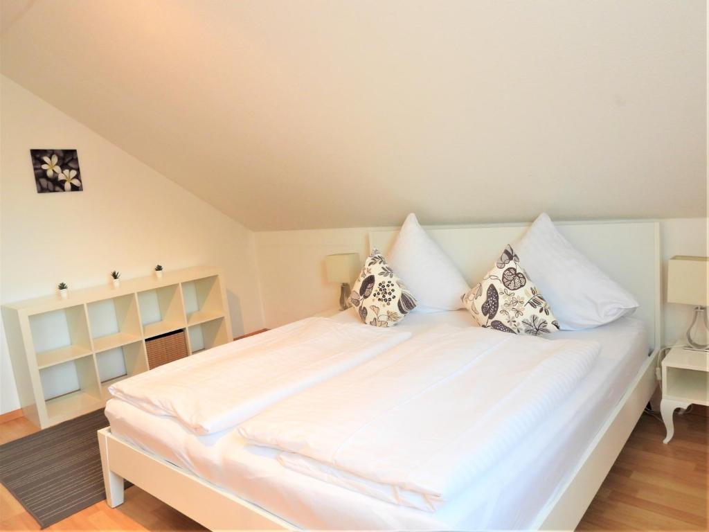 Ein Bett oder Betten in einem Zimmer der Unterkunft Braviscasa - Ferienresidenz Hochfirst Titisee