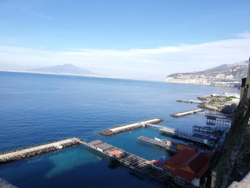 Kép Gi HOME Apartment vicino alla stazione e al Mare szállásáról Metában a galériában