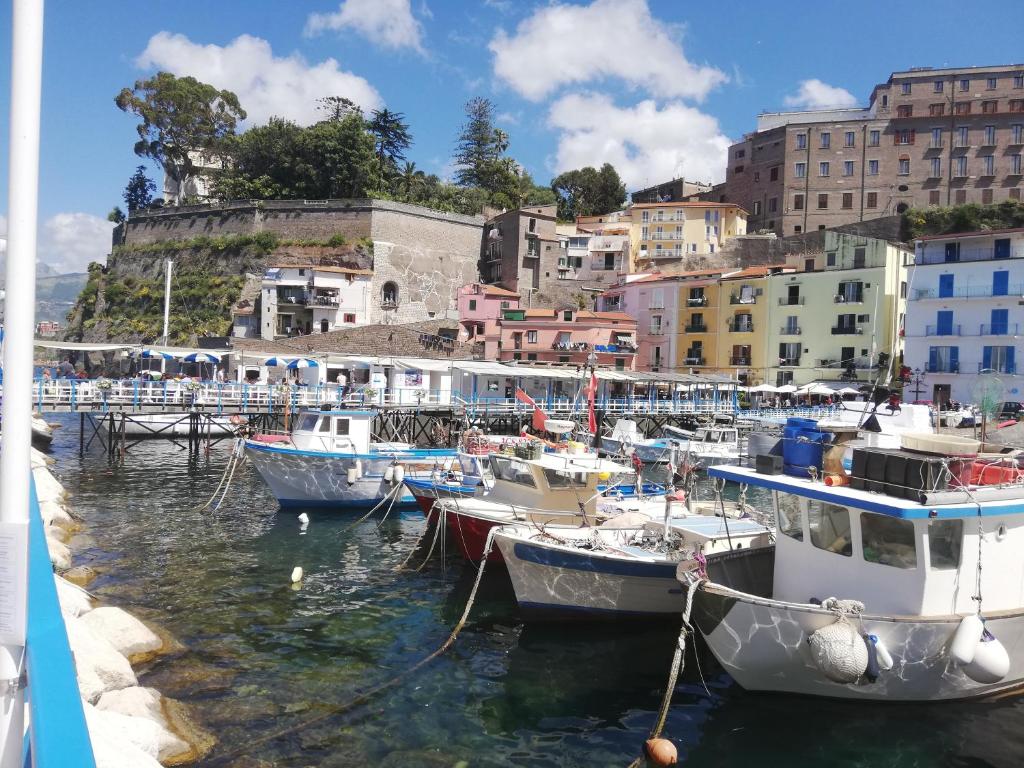 Kép Gi HOME Apartment vicino alla stazione e al Mare szállásáról Metában a galériában