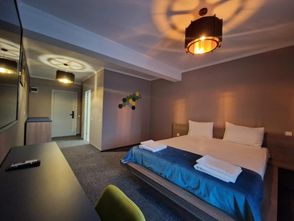a bedroom with a bed and a desk in it at Albert Hotel in Roşu