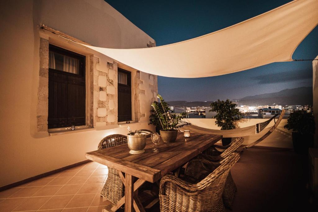 Lithinon Luxury Suites with Free Parking - 18