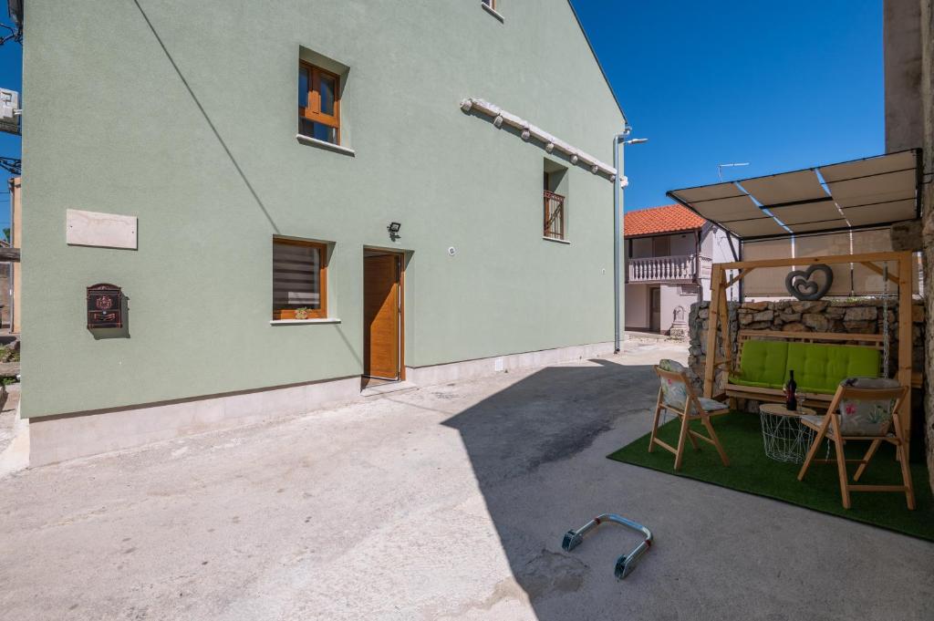 Budova, v ktorej sa apartmán nachádza