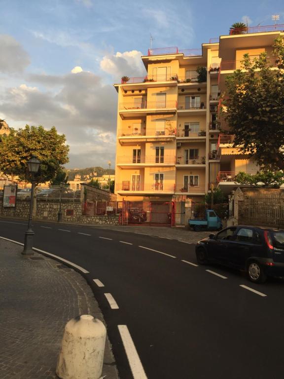 Kép Gi HOME Apartment vicino alla stazione e al Mare szállásáról Metában a galériában