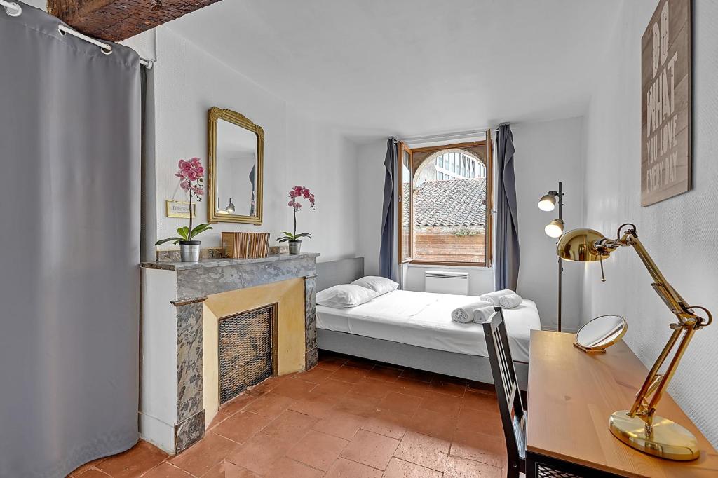 LE REGANS - Charmant appartement en tomette - Two-Bedroom Apartment