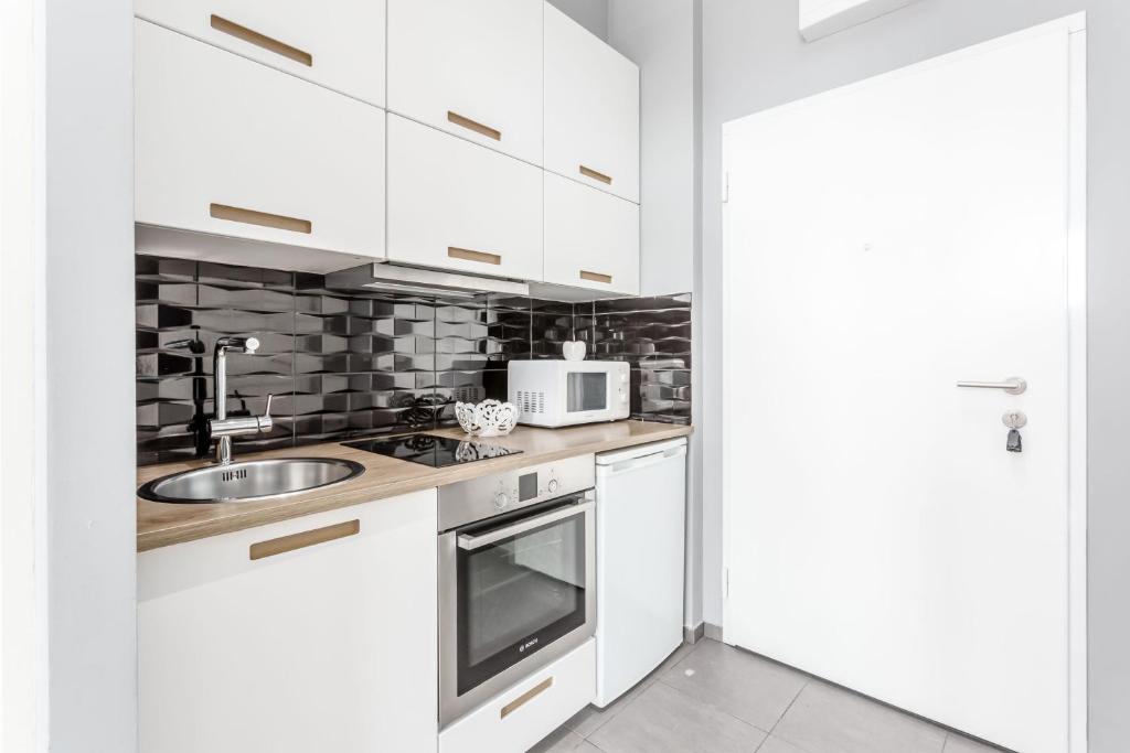 Kuchyňa alebo kuchynka v ubytovaní Chill Apartments Mokotow Business Park