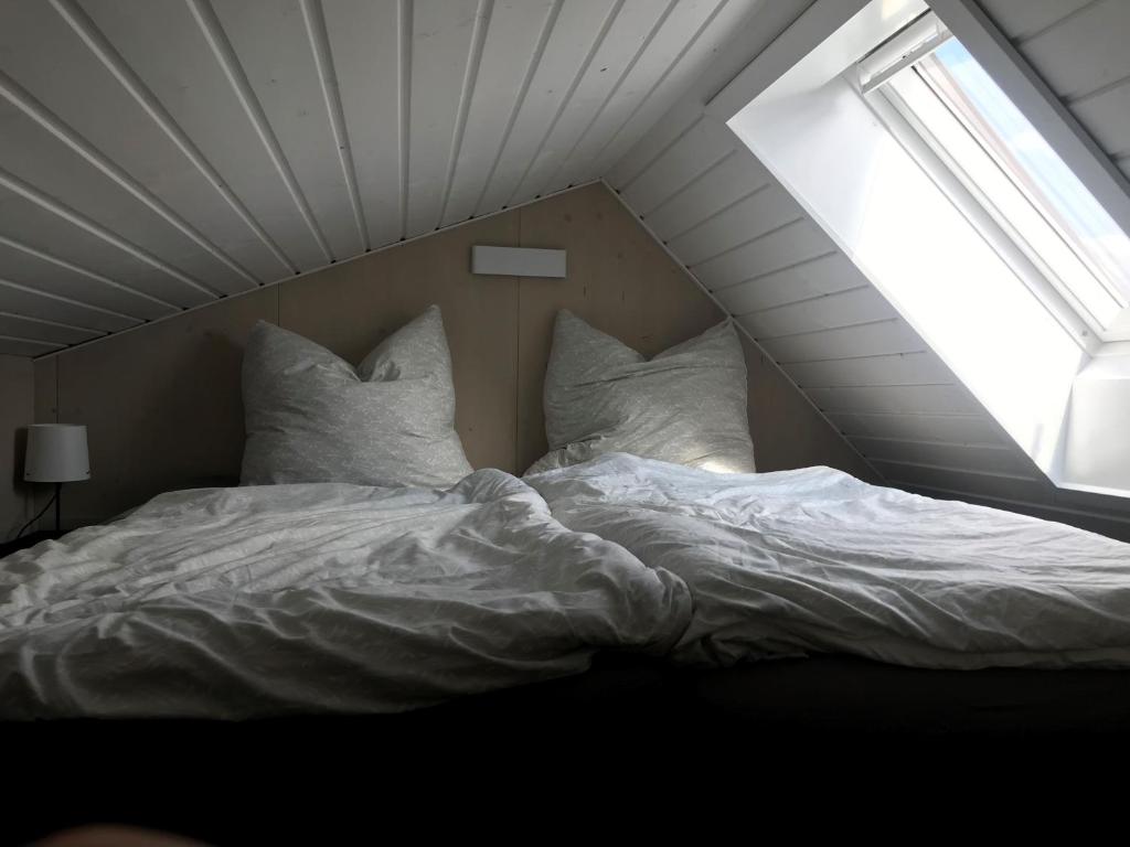 Ein Bett oder Betten in einem Zimmer der Unterkunft TINY LIEBE Ostsee Ostsee- bei Wismar