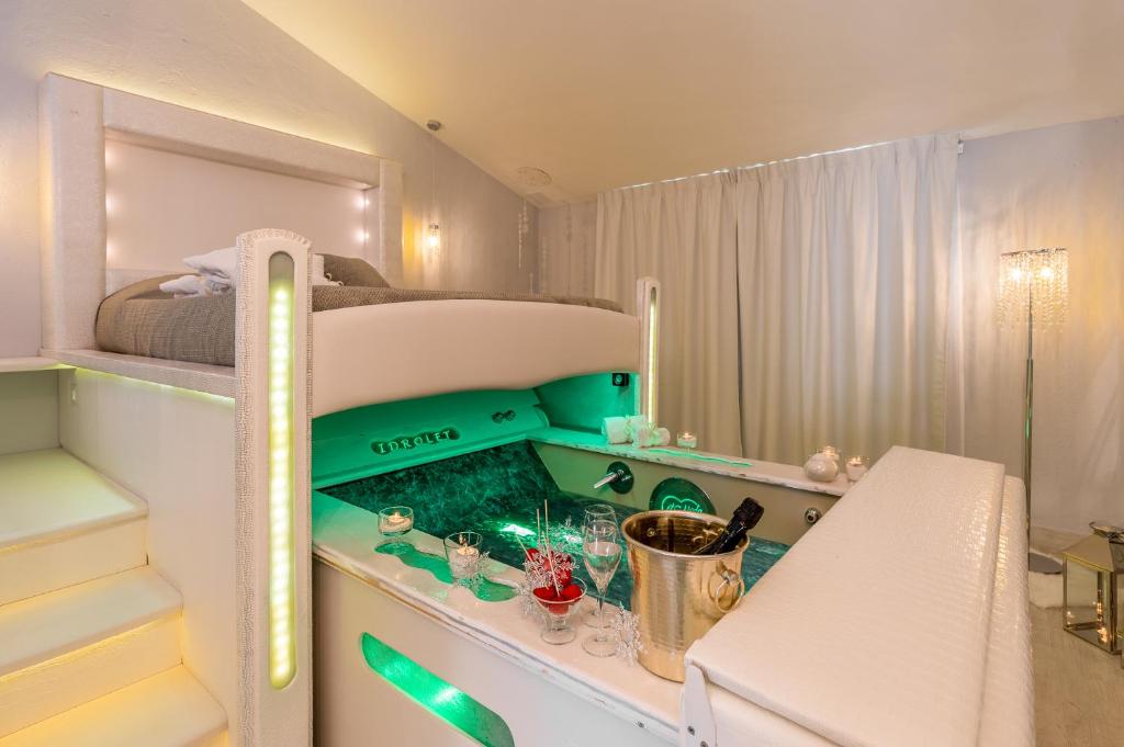 a bedroom with a bunk bed and a desk with glasses at Hotel Butterfly - Il Nido d'Amore Bologna in Monzuno