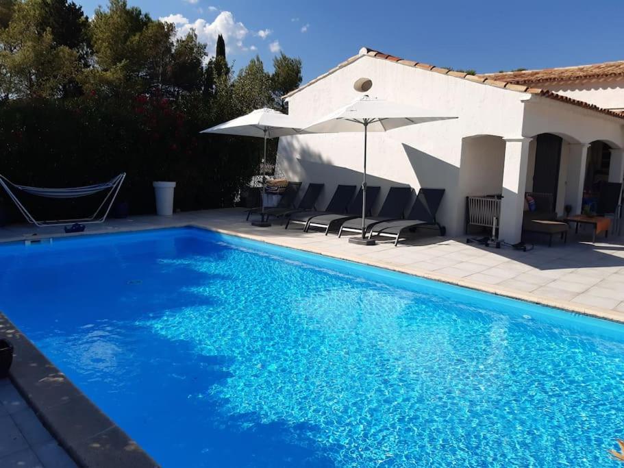 Fotografia z galérie ubytovania Magnifique villa avec piscine entre mer et golfs v destinácii Valescure