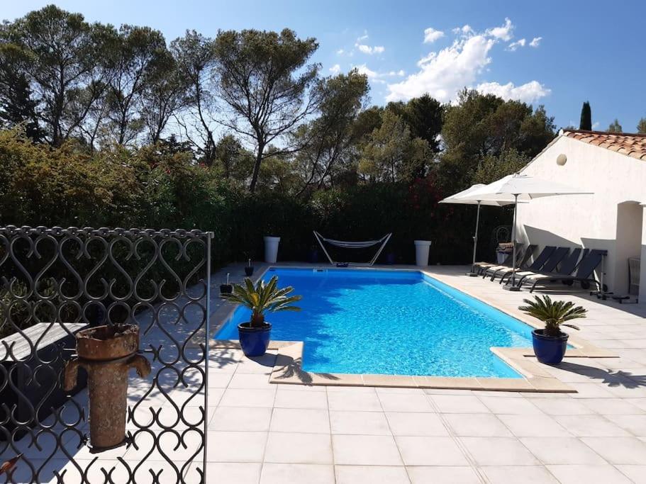 Fotografia z galérie ubytovania Magnifique villa avec piscine entre mer et golfs v destinácii Valescure