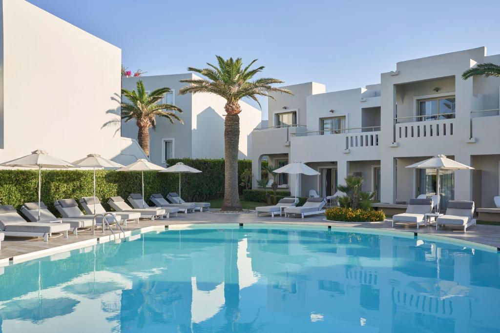 Bazén v ubytování Atlantica Amalthia Beach Hotel - Adults Only nebo v jeho okolí